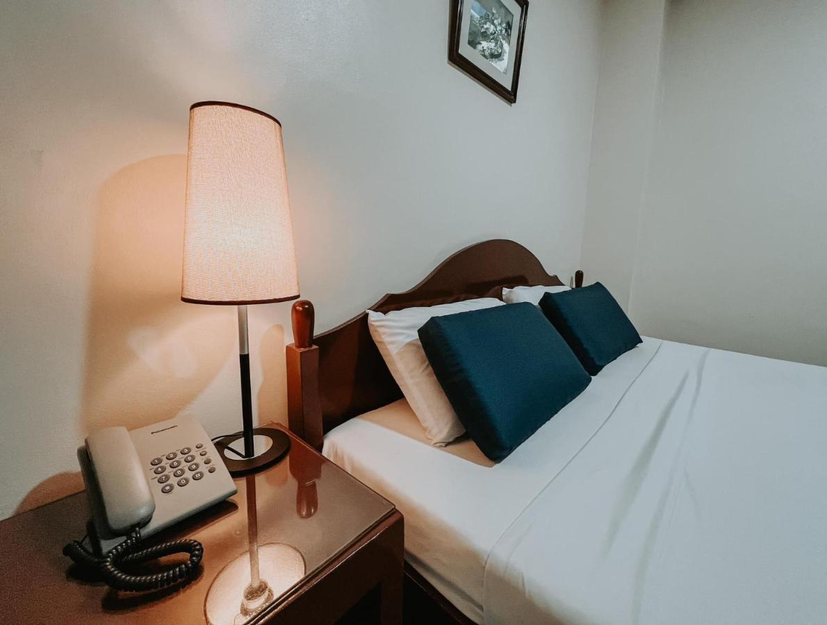 Fuente Hotel De Cebu Bagian luar foto