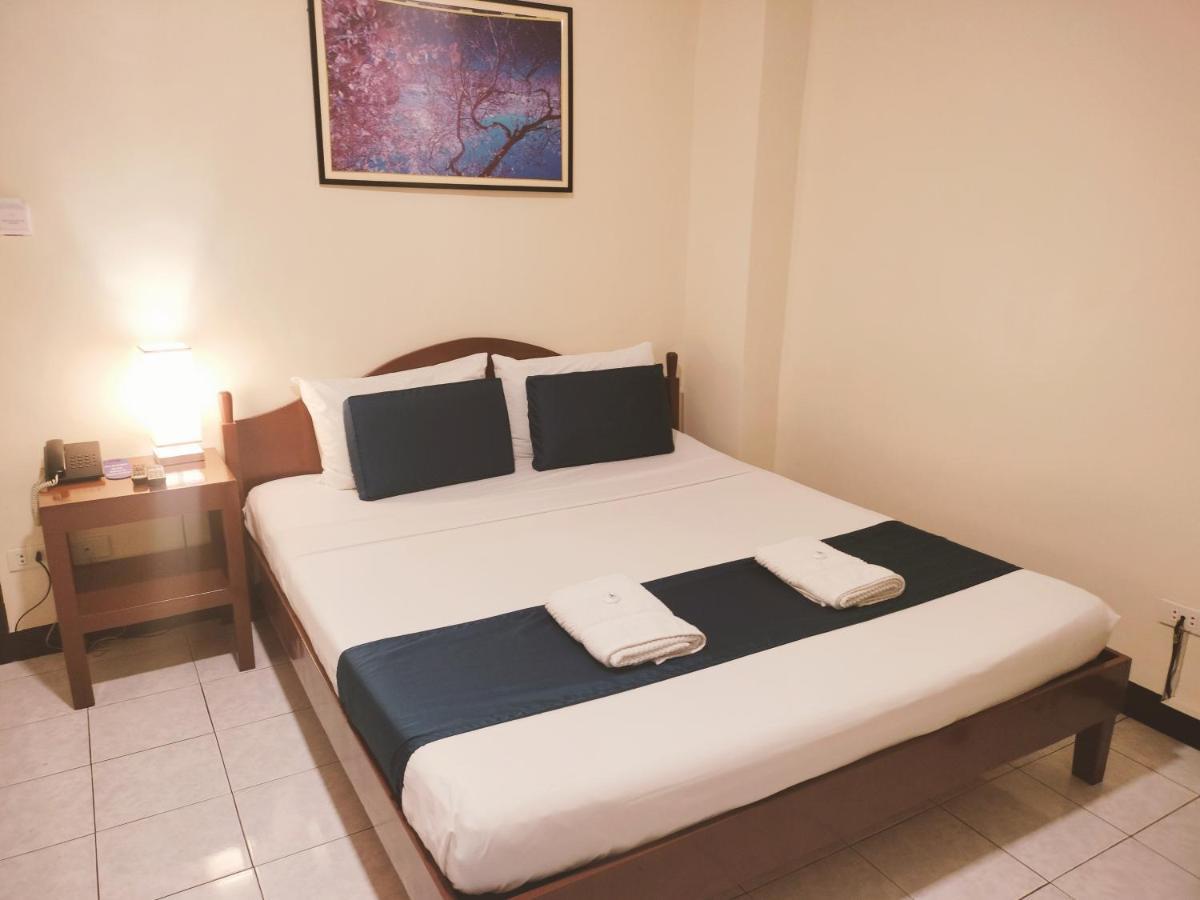 Fuente Hotel De Cebu Bagian luar foto