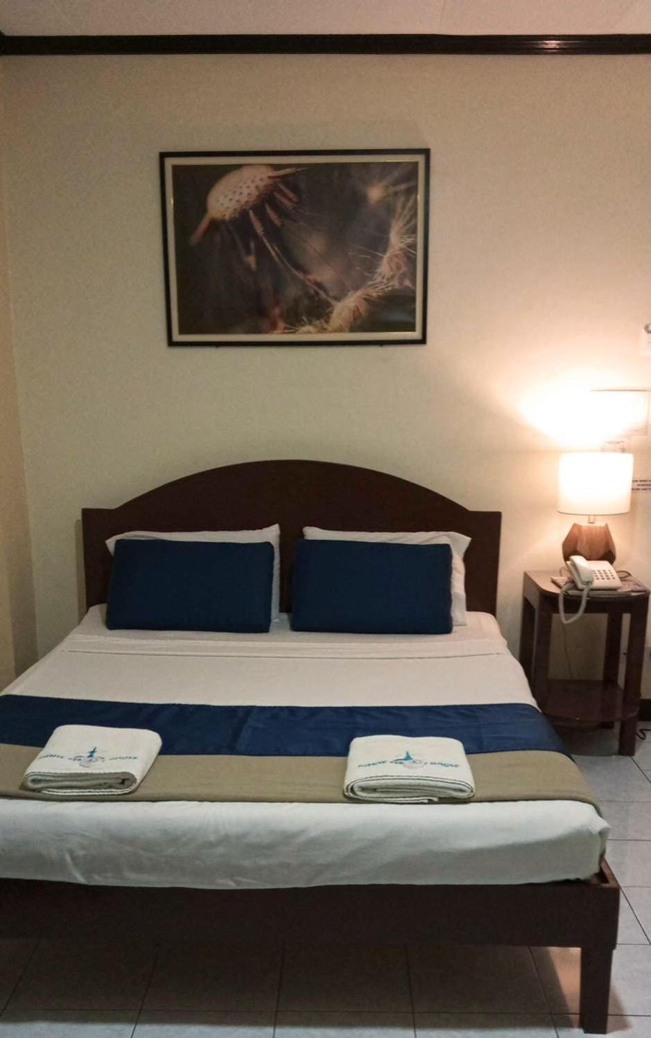 Fuente Hotel De Cebu Bagian luar foto